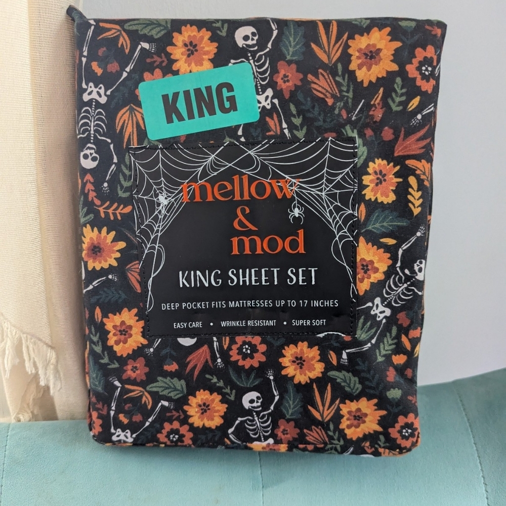 ISO King Mellow And Mod Fallout Skeleton Bedding Set